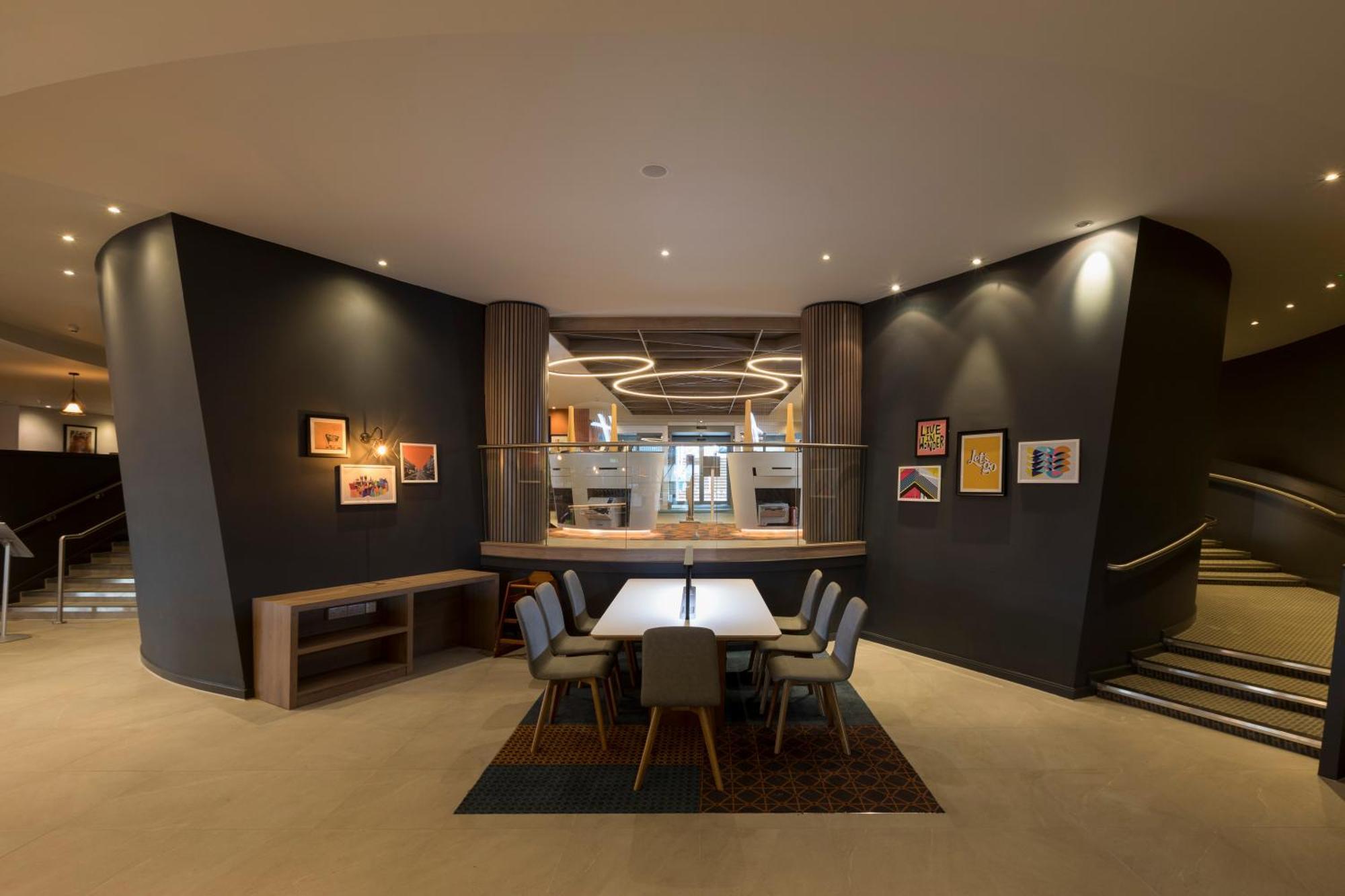 Holiday Inn Edinburgh Zoo By Ihg — Photos 1
